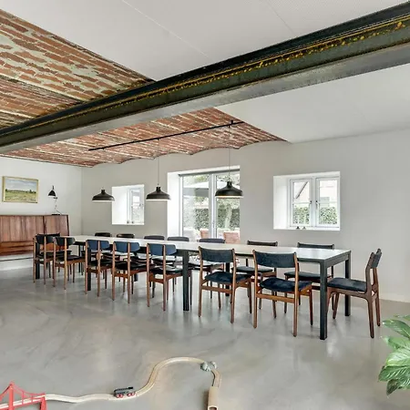 7 Bedroom Stunning In *