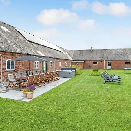 7 Bedroom Stunning In