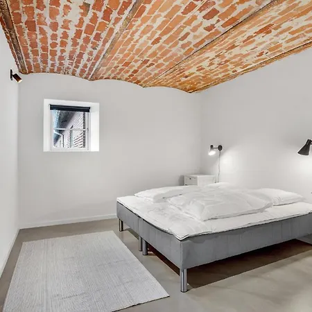 7 Bedroom Stunning In Apartamento