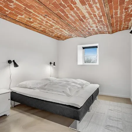 7 Bedroom Stunning In *