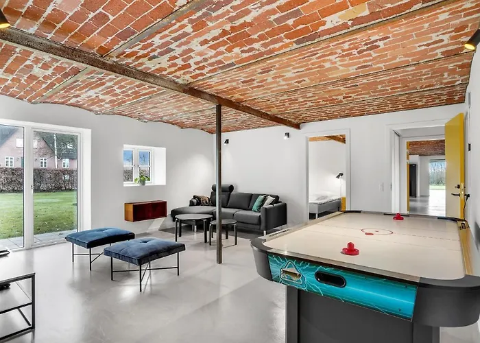7 Bedroom Stunning In *