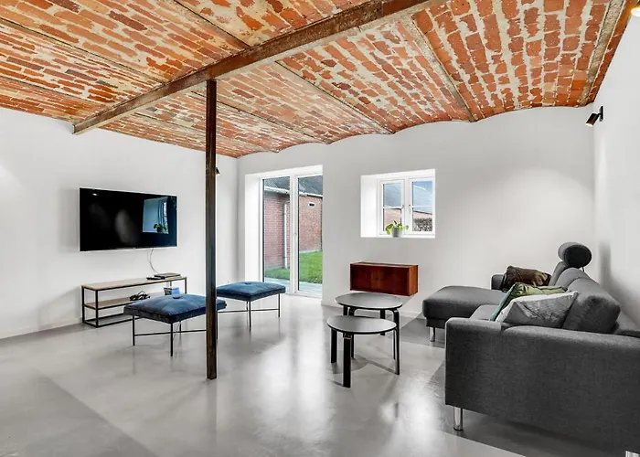 7 Bedroom Stunning In Appartement *