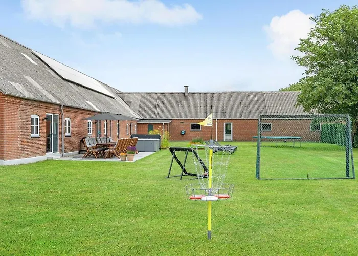 7 Bedroom Stunning In * Varde