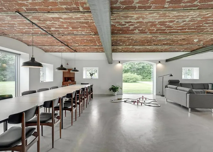 7 Bedroom Stunning In Appartement Varde