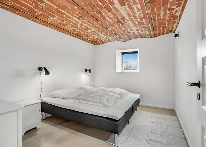 7 Bedroom Stunning In *